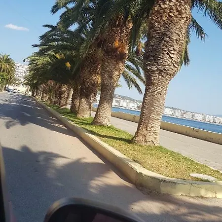 Korinthian شقة